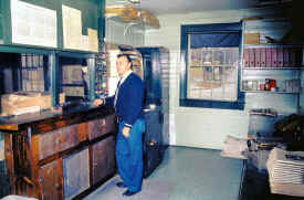 Stony-Brook-Station-counter_ Frank-LoBianco-Agent_11-1973_Sturm-Fehn.jpg (97566 bytes)